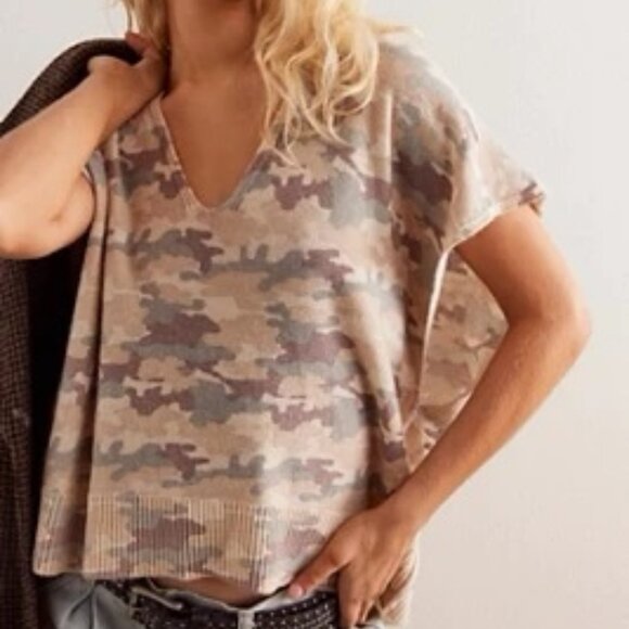 NWOT Free People Arya Camo Top - Picture 1 of 7